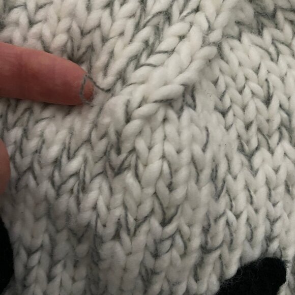 Cute knitted cat hat with ears - Urban Outfitters/Cooperative - Picture 4 of 4